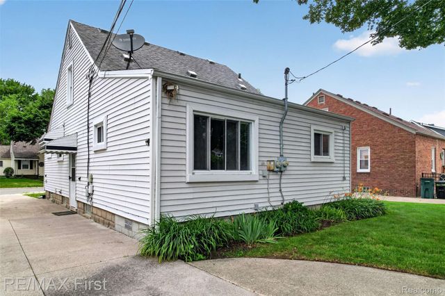 1357 W Saratoga Street, Ferndale, MI 48220