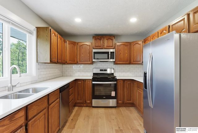 541 E 5th Street, Papillion, NE 68046