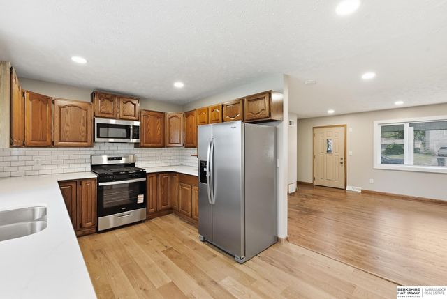 541 E 5th Street, Papillion, NE 68046