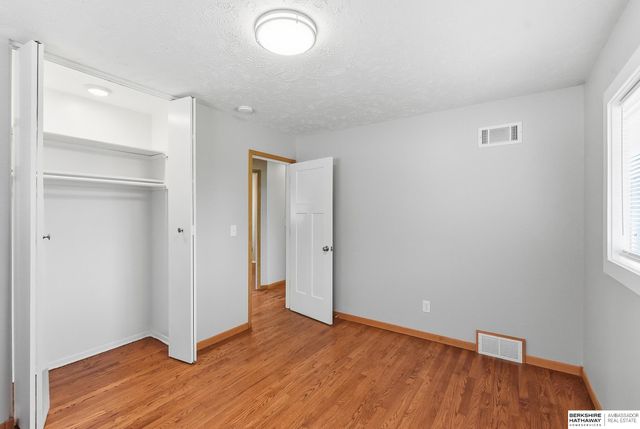 541 E 5th Street, Papillion, NE 68046