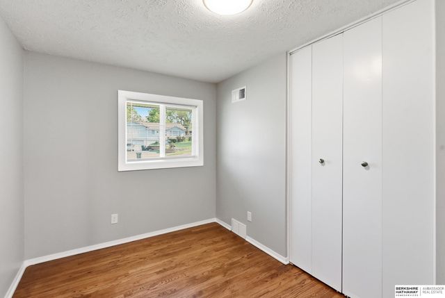 541 E 5th Street, Papillion, NE 68046