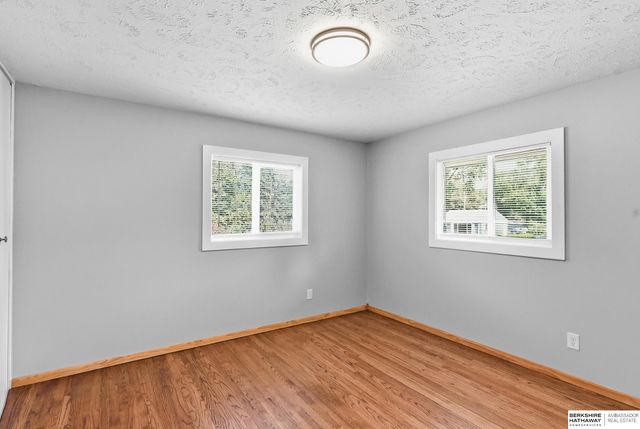 541 E 5th Street, Papillion, NE 68046