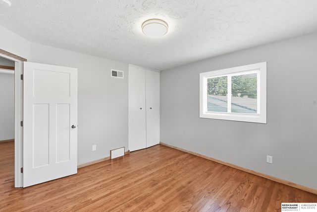 541 E 5th Street, Papillion, NE 68046