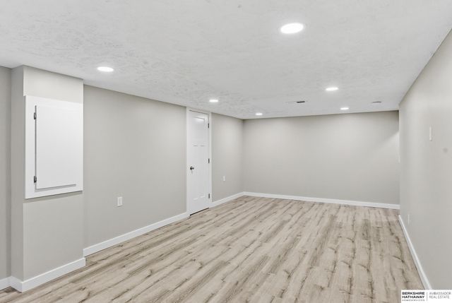 541 E 5th Street, Papillion, NE 68046