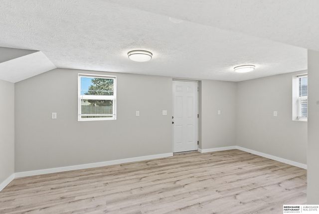 541 E 5th Street, Papillion, NE 68046