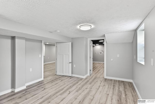 541 E 5th Street, Papillion, NE 68046