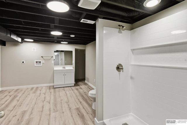 541 E 5th Street, Papillion, NE 68046