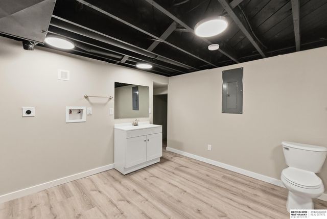 541 E 5th Street, Papillion, NE 68046