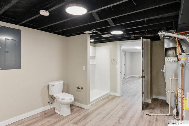 541 E 5th Street, Papillion, NE 68046