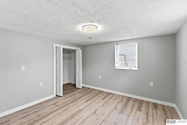 541 E 5th Street, Papillion, NE 68046
