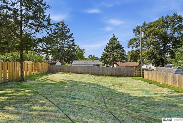 541 E 5th Street, Papillion, NE 68046