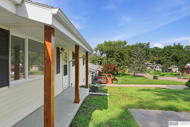 541 E 5th Street, Papillion, NE 68046