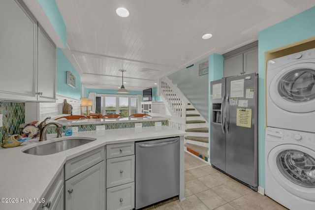 811 Carolina Beach Avenue S, Carolina Beach, NC 28428