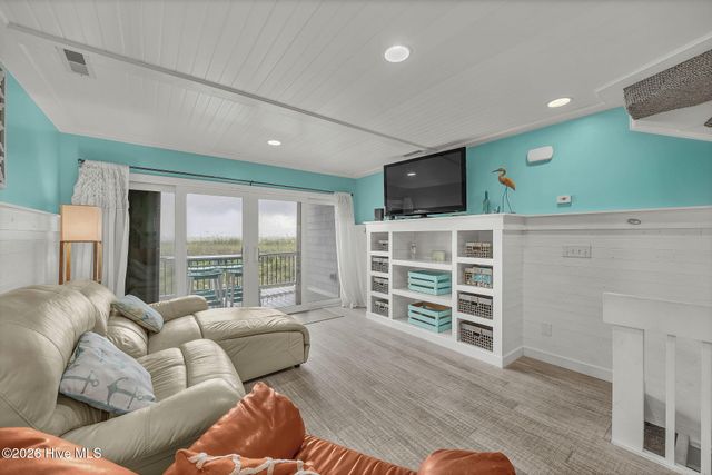 811 Carolina Beach Avenue S, Carolina Beach, NC 28428