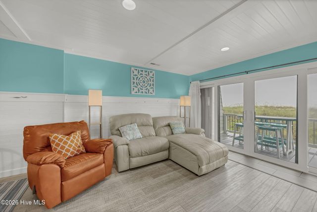811 Carolina Beach Avenue S, Carolina Beach, NC 28428