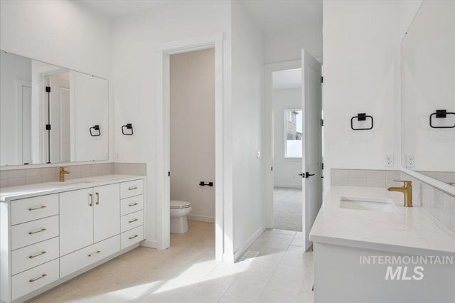 5145 N Trident Way, Meridian, ID 83646