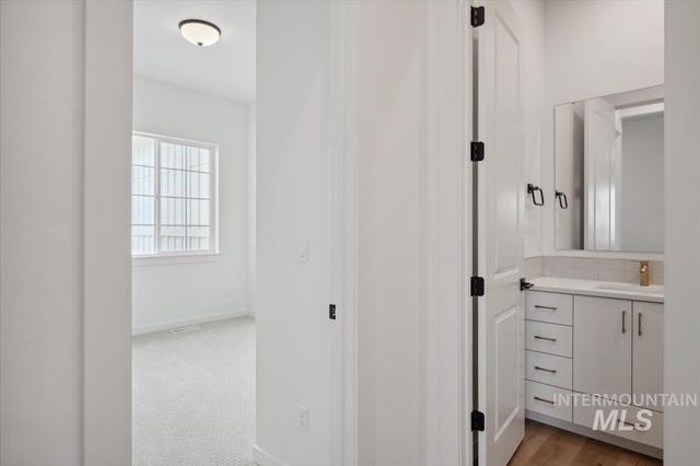 5145 N Trident Way, Meridian, ID 83646