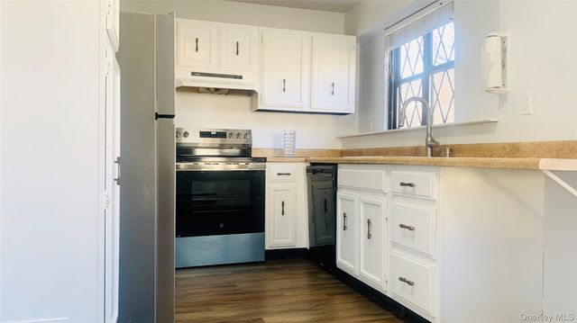 351 Sierra Vista, Valley Cottage, NY 10989