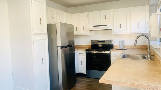 351 Sierra Vista, Valley Cottage, NY 10989