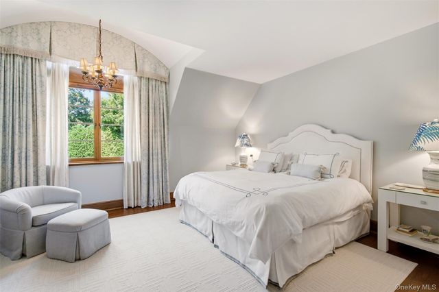 5 Puritan Place, Huntington, NY 11743