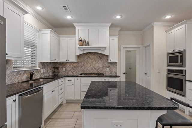 2200 NE Steinbeck Drive, Bentonville, AR 72712