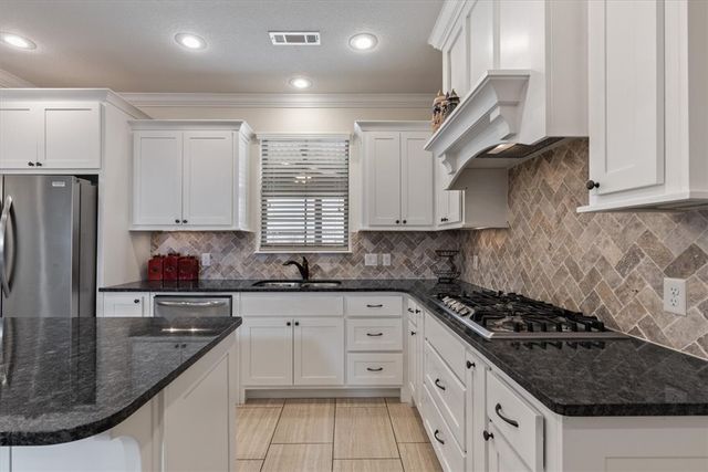 2200 NE Steinbeck Drive, Bentonville, AR 72712