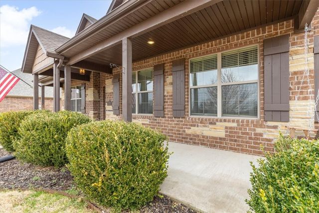 2200 NE Steinbeck Drive, Bentonville, AR 72712