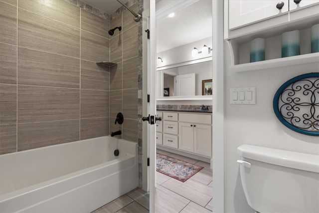 2200 NE Steinbeck Drive, Bentonville, AR 72712