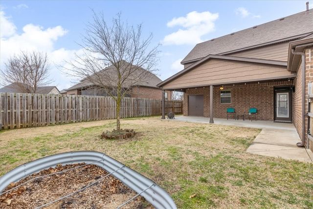 2200 NE Steinbeck Drive, Bentonville, AR 72712