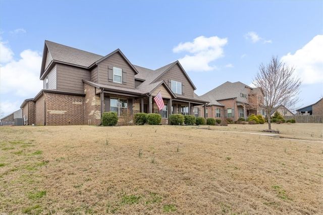 2200 NE Steinbeck Drive, Bentonville, AR 72712