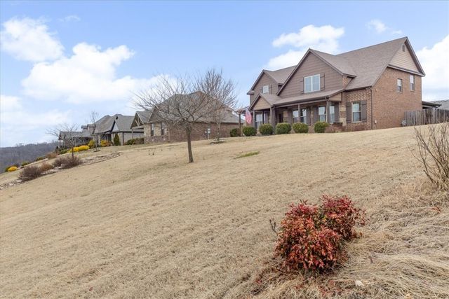 2200 NE Steinbeck Drive, Bentonville, AR 72712