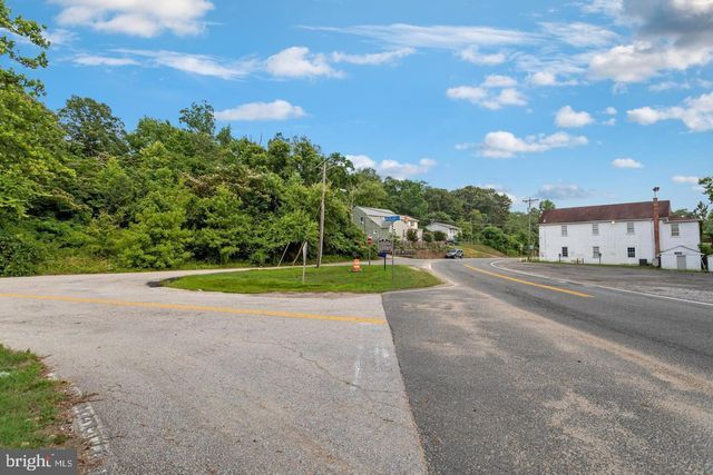 9005 BACKLICK RD, Fort Belvoir, VA 22060