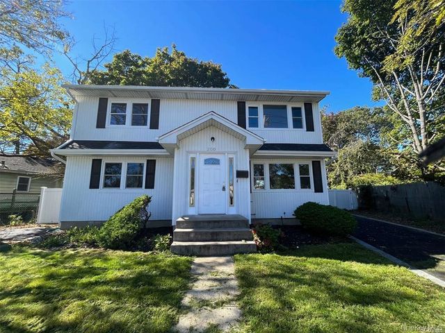 200 Hicksville Road, Seaford, NY 11783