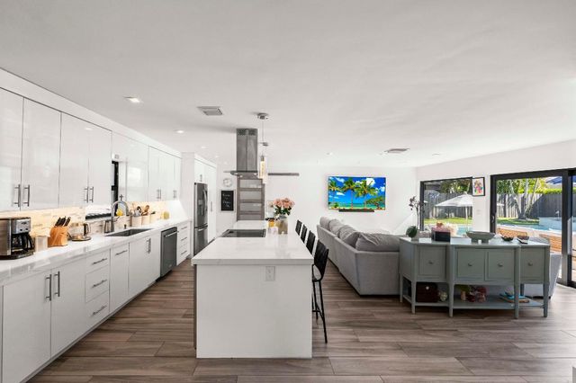 518 SW 28th Avenue, Boynton Beach, FL 33435