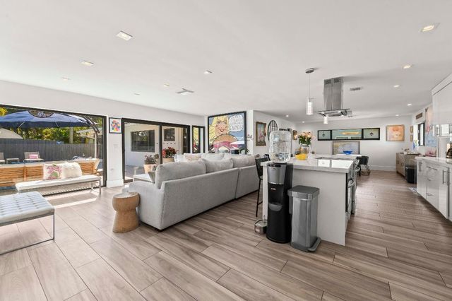 518 SW 28th Avenue, Boynton Beach, FL 33435