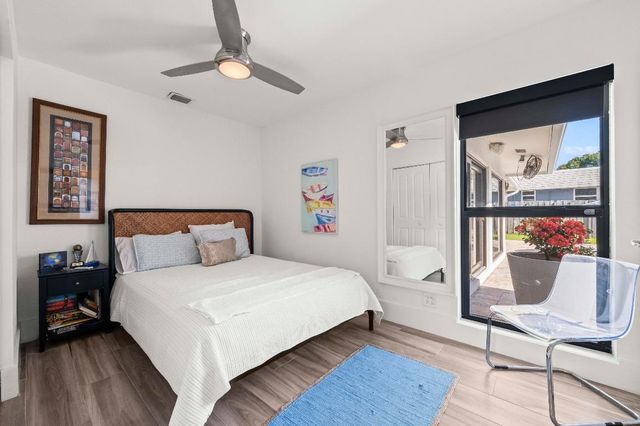 518 SW 28th Avenue, Boynton Beach, FL 33435