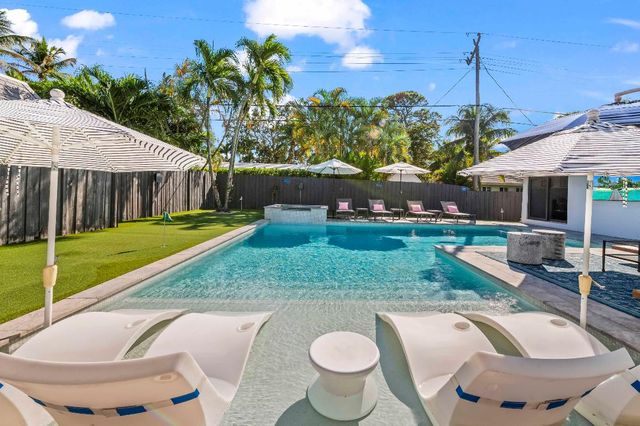 518 SW 28th Avenue, Boynton Beach, FL 33435