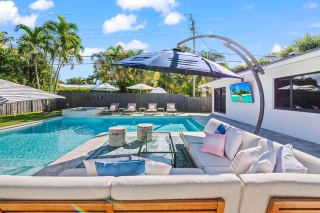 518 SW 28th Avenue, Boynton Beach, FL 33435