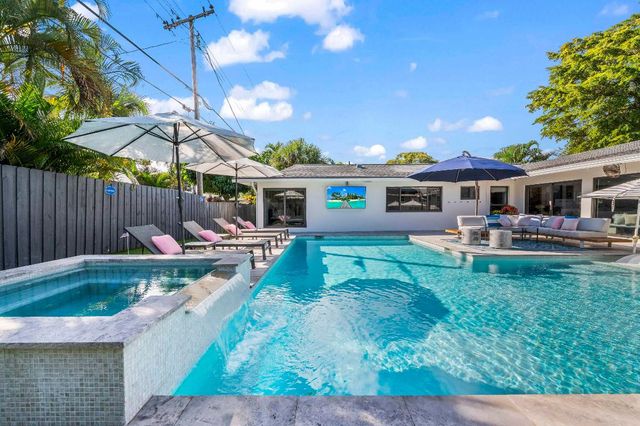 518 SW 28th Avenue, Boynton Beach, FL 33435