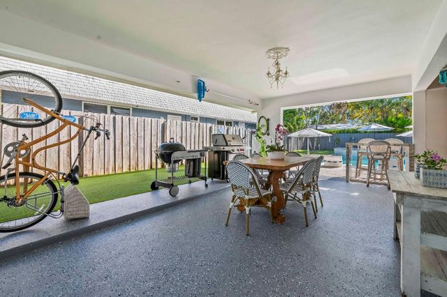 518 SW 28th Avenue, Boynton Beach, FL 33435