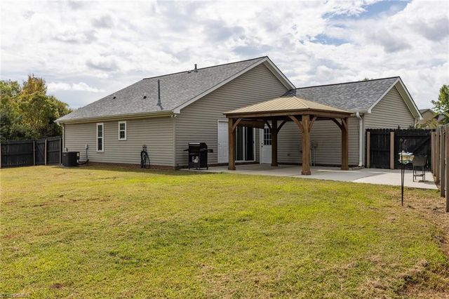 874 Big Creek Court, High Point, NC 27265