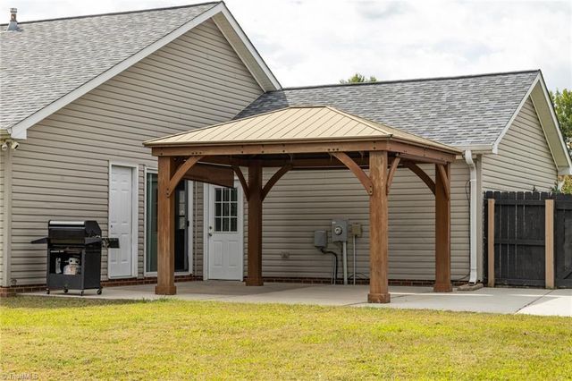 874 Big Creek Court, High Point, NC 27265