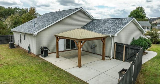 874 Big Creek Court, High Point, NC 27265