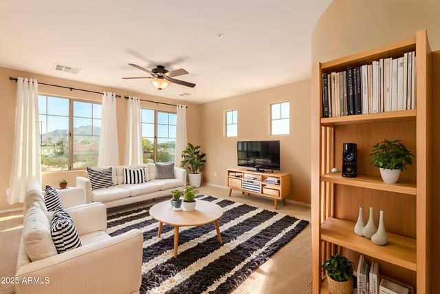 3215 E SPORTS Drive, Gilbert, AZ 85298