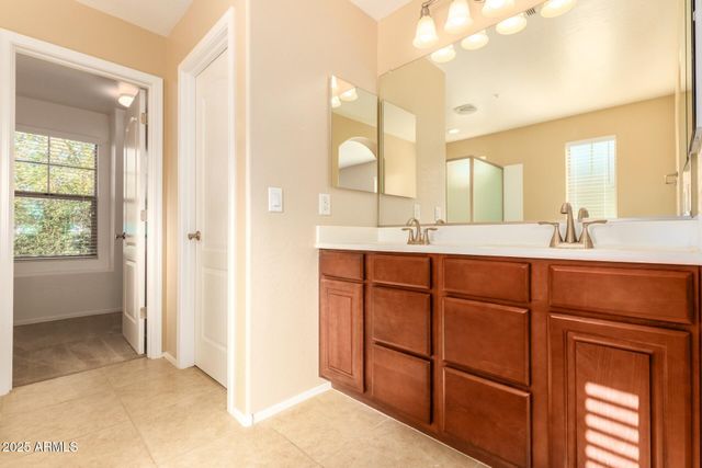 3215 E SPORTS Drive, Gilbert, AZ 85298