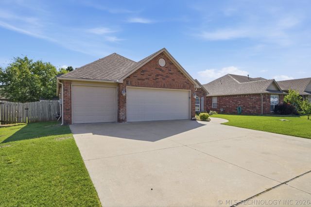 7508 N 134th East Avenue, Owasso, OK 74055