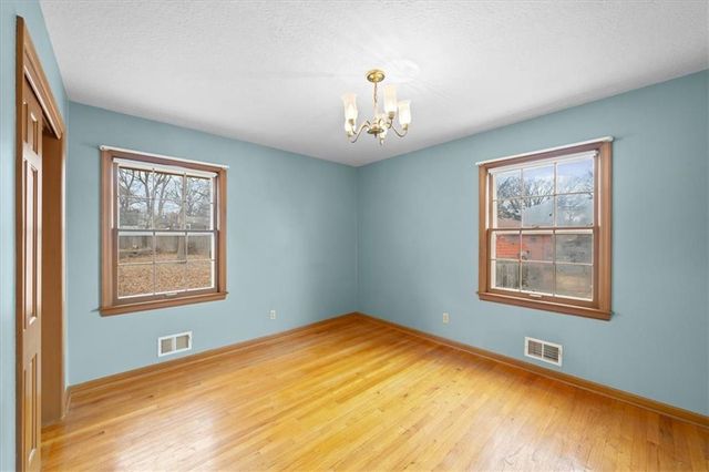 8832 Evanston Way, Kansas City, MO 64138