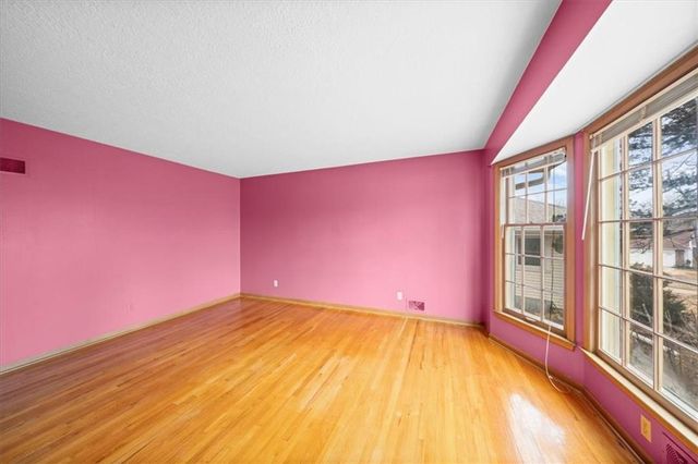 8832 Evanston Way, Kansas City, MO 64138