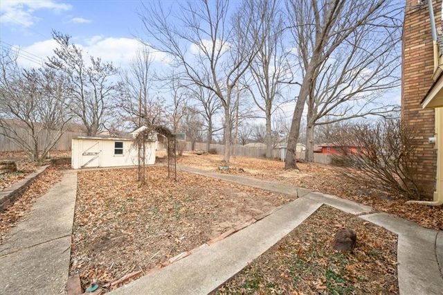 8832 Evanston Way, Kansas City, MO 64138