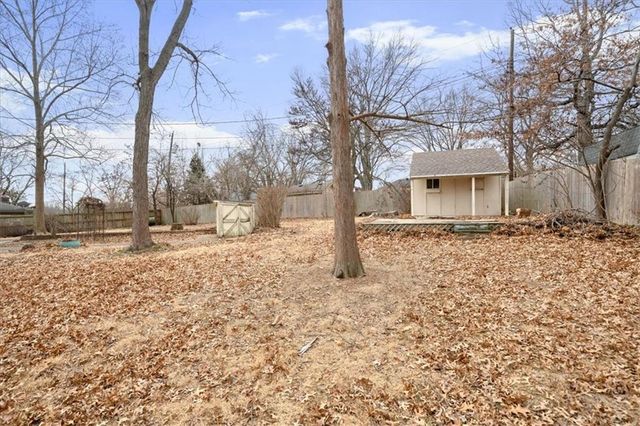 8832 Evanston Way, Kansas City, MO 64138